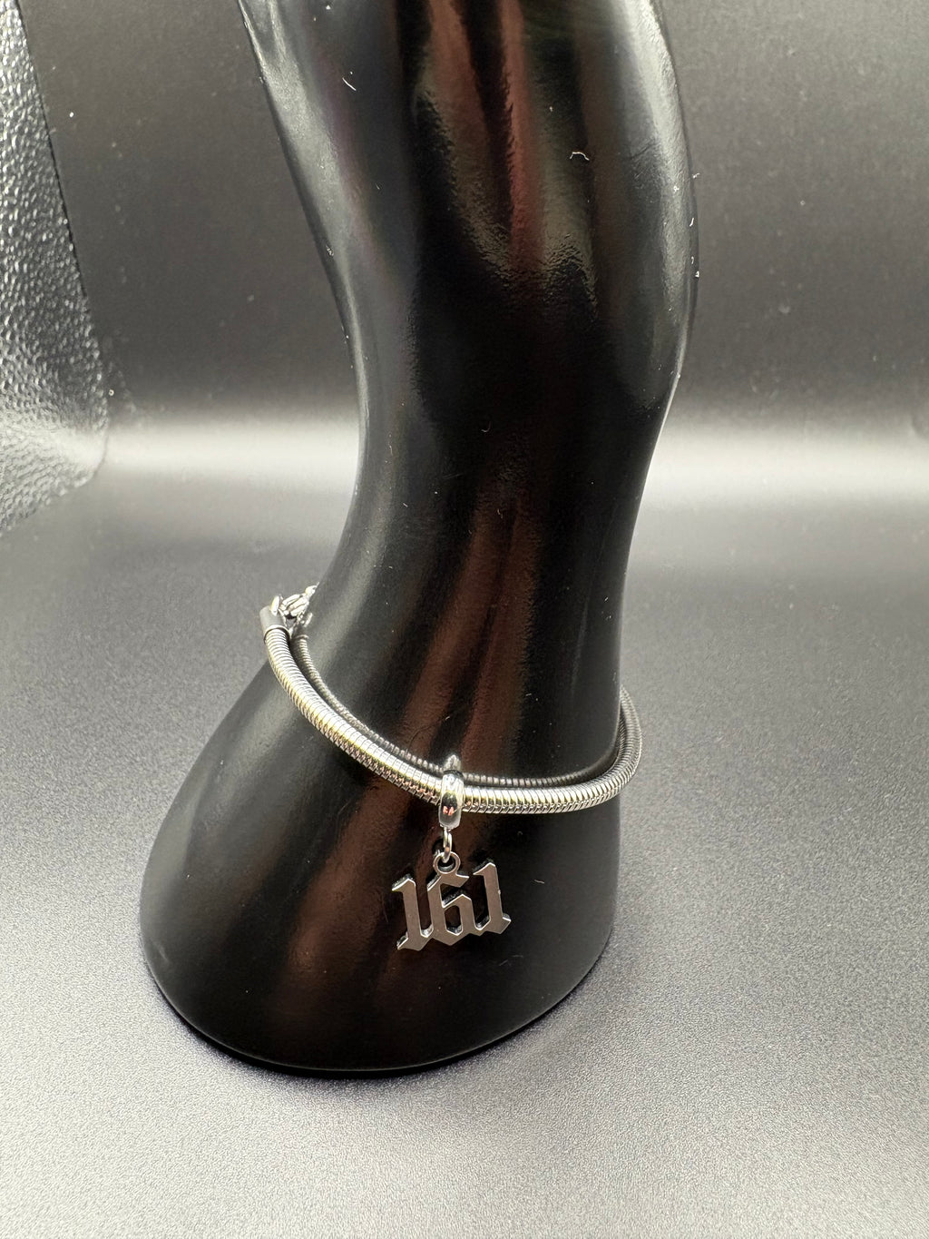 Anhänger „161 – Antifaschistischer Charm“