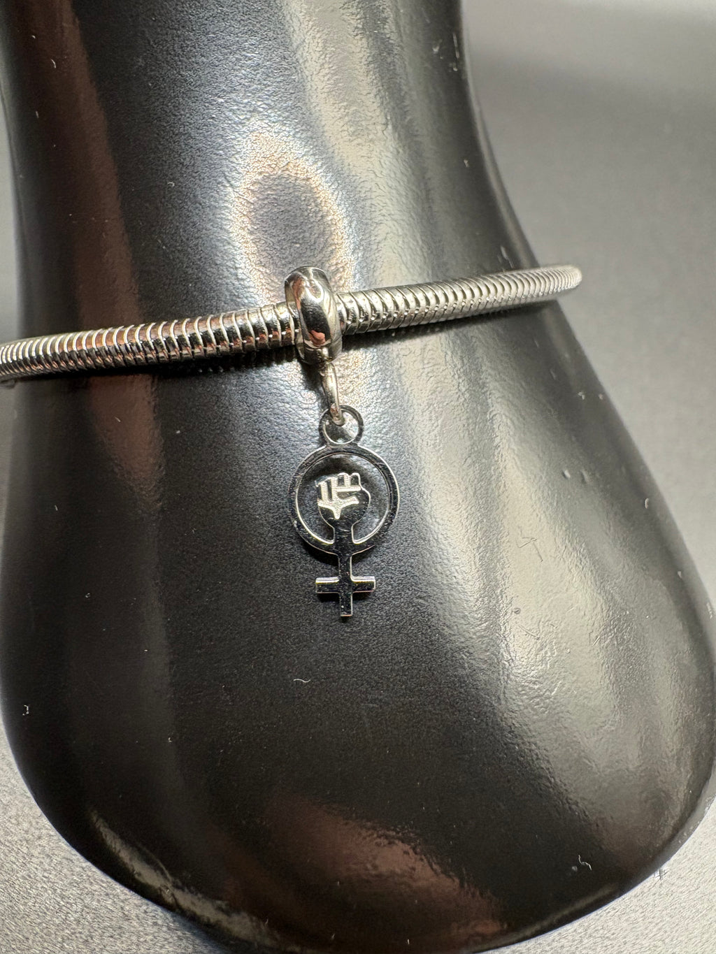 Anhänger „Feminismus-Charm“