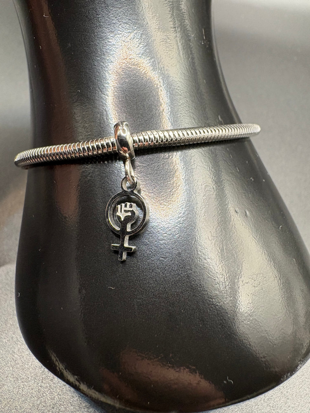 Anhänger „Feminismus-Charm“